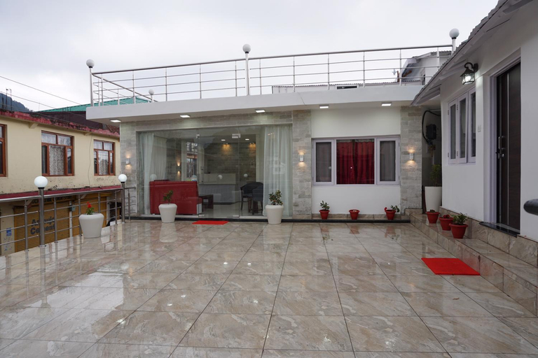 Exterior & Views