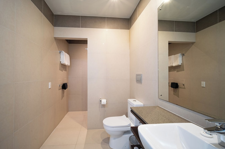 Bathroom 4, Naisoso Island Villas, Ba
