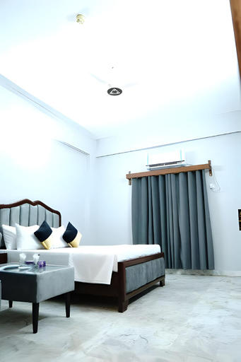 Bedroom 2, Serenity Lodge Guest House, Sukkur