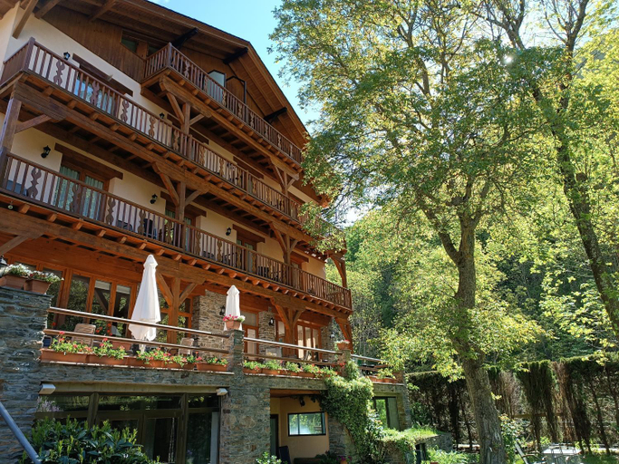 Exterior & Views 1, Hotel Estanys Blaus, Lleida