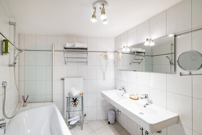 Bathroom, Hotel-Restaurant Minichmayr, Steyr