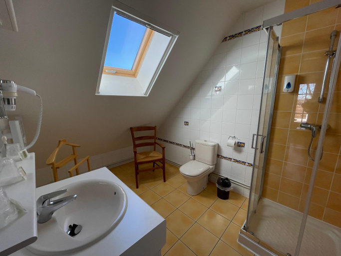 Bathroom 3, Logis Hotel Restaurant Auberge du Bougnat, Puy-de-Dôme