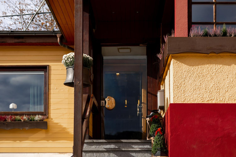 Exterior & Views