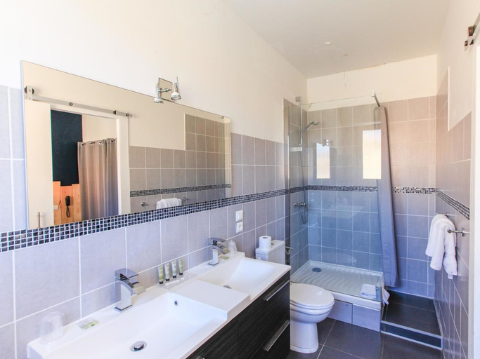 Bathroom 4, Hotel La Baine, Landes