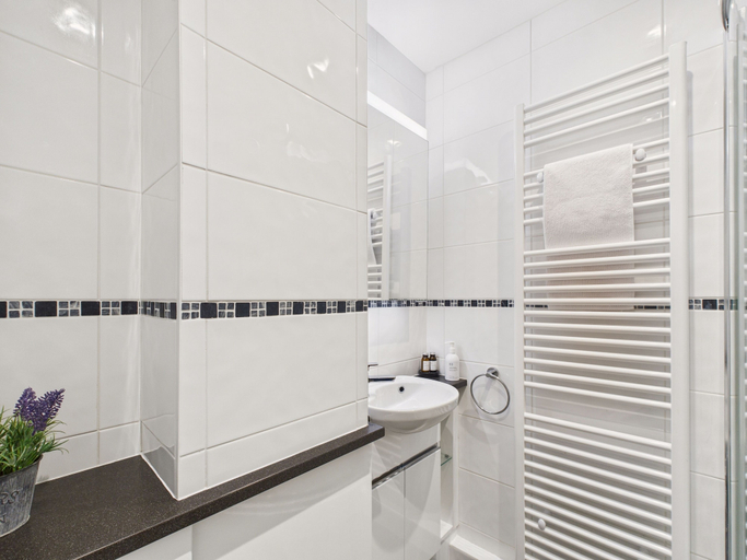 Bathroom 5, Central Bowness 2-bed Apt, Sleeps 4 With Parking, Cumbria