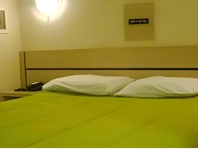 Bedroom 2, San Remo Hotel, Carazinho