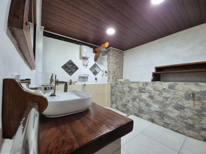 Bathroom 5, Sam's Bungalows And Treks, Langkat