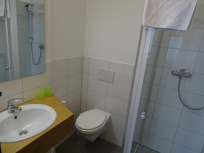 Bathroom 5, Hotel Cafe Demling, Würzburg