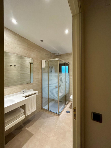 Bathroom 3, Hotel La Arquera, Asturias