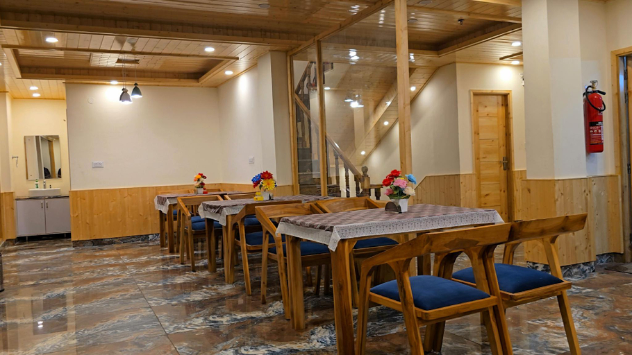 Food & Drinks 4, Vivaan Regency, Kullu