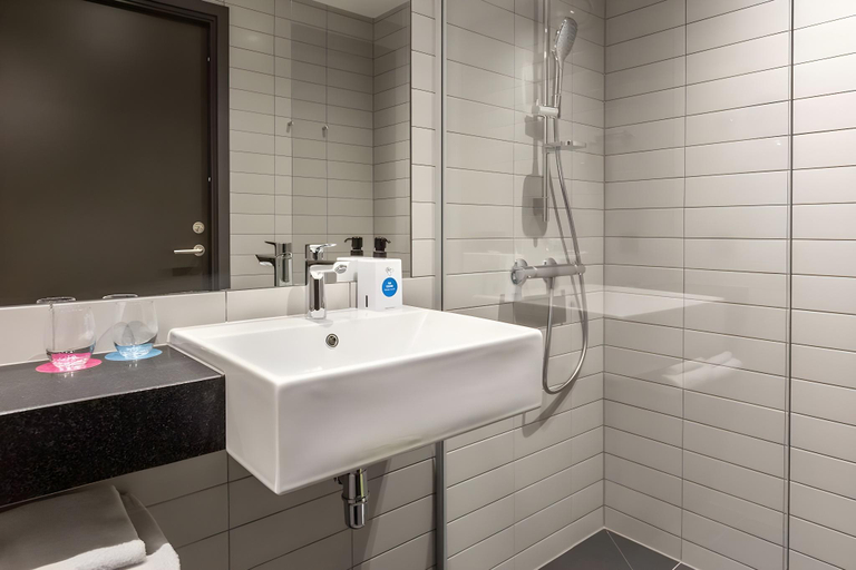 Bathroom 4, Quality Hotel River Station, Drammen