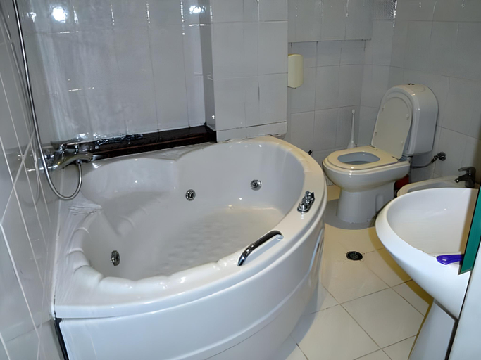 Bathroom 3, Hotek Epidami, Tiranës