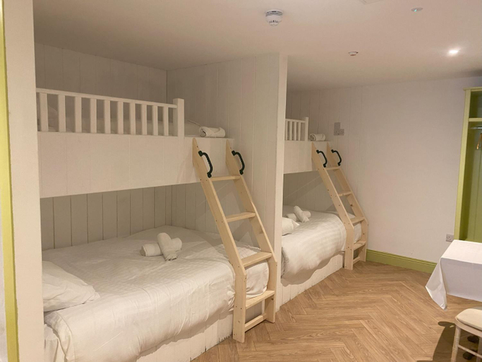 Bedroom 2, Walsh's Hotel and Apartments, Mid Ulster