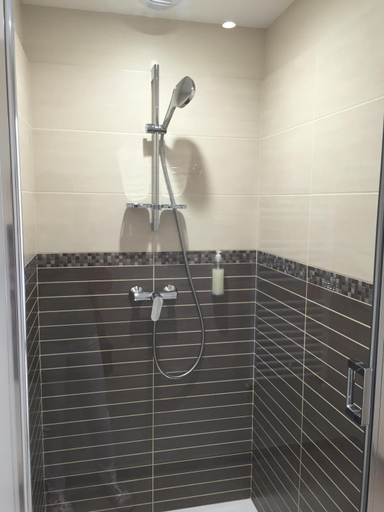 Bathroom 2, Hotel Les Galets Bleus, Somme
