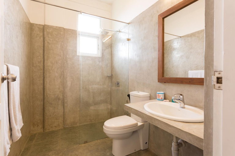 Bathroom 4, Lilys Nuwaraeliya, Nuwara Eliya