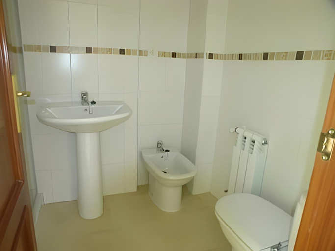 Bathroom, Apartamentos Silken Playa De Toró, Asturias