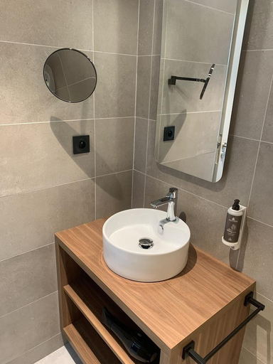 Bathroom 4, Hôtel l'escale marine, Finistère