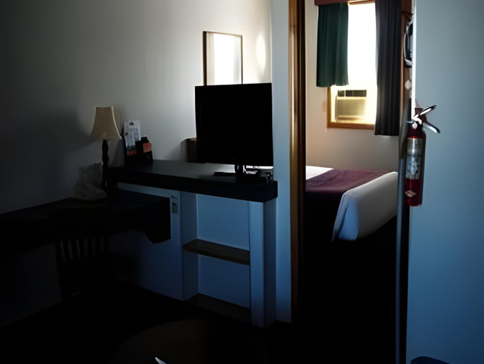 Bedroom 3, Dutch Inn, Queens
