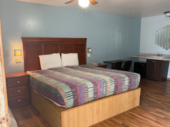 Bedroom 4, Pleasant Hill Motel, Will