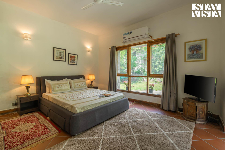 Bedroom 2, StayVista at Moets Waterfront Estate 3 BR Raison, Kullu