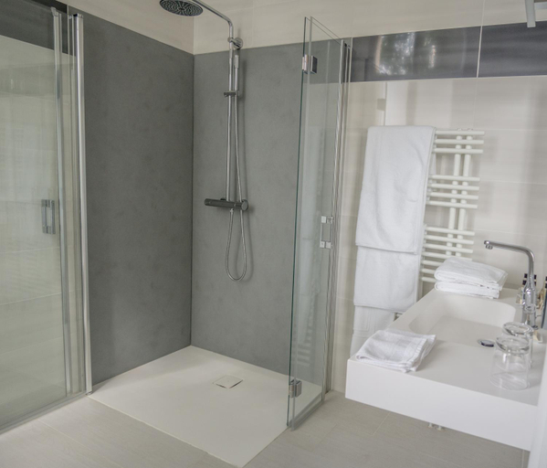 Bathroom 4, Hotel Chateau de la Marliere, Nord