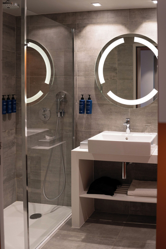 Bathroom 4, Radisson Blu Bordeaux, Gironde