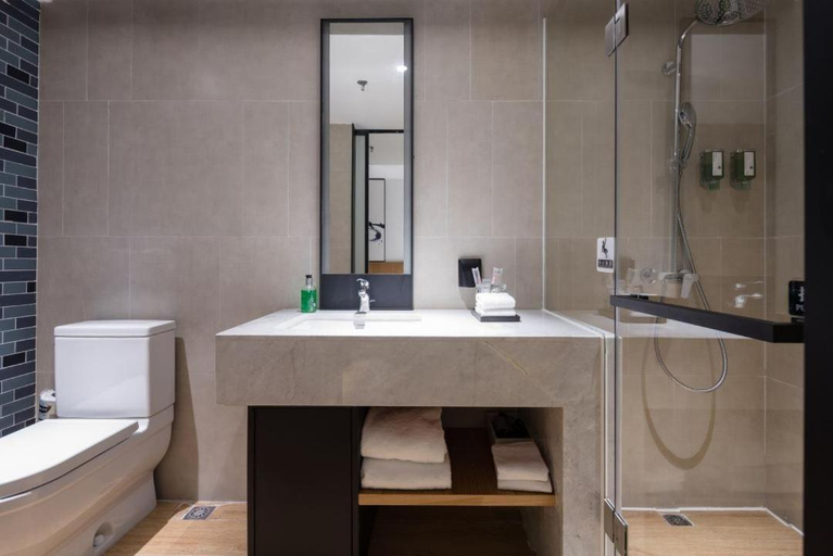 Bathroom 5, Fairfield by Marriott Guangzhou Tianhe Park, Guangzhou