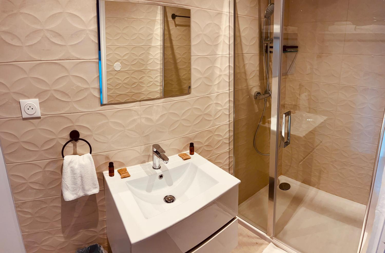 Bathroom, Le Coq Hardi, Calvados