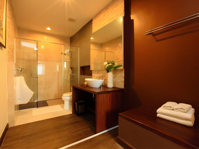 Bathroom 4, Wungnoy Hotel, Hat Yai