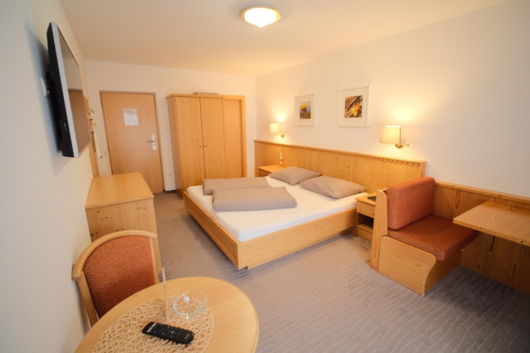 Bedroom 2, Alpshotel Bergland, Bolzano