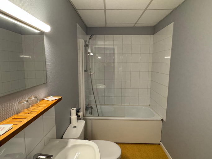Bathroom 2, Abc Hotel, Meurthe-et-Moselle
