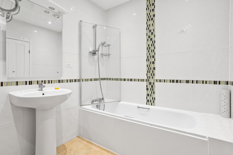 Bathroom 5, Royal Beacon Hotel, Devon