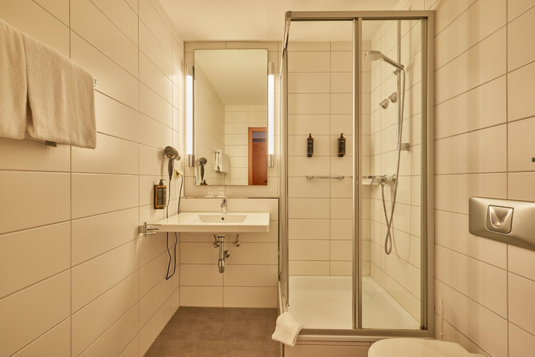 Bathroom, Mercure Hotel Bad Duerkheim An Den Salinen, Bad Dürkheim