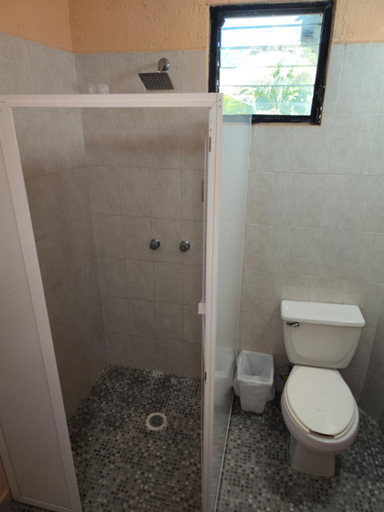 Others 4, Hotel J.B., José Azueta
