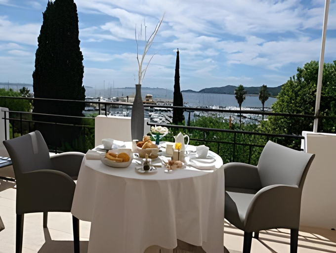 Food & Drinks 4, Auberge De La Calanque, Var