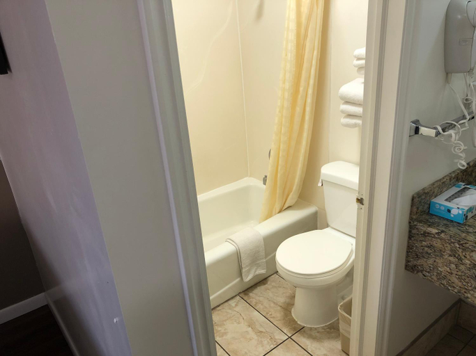 Bathroom 4, Ameri-Stay Inn & Suites, Davis