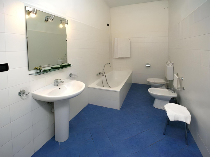 Bathroom 4, HOTEL MEDITERRANEE, Genova