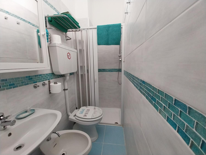 Bathroom 3, Villa La Lanterna, Savona