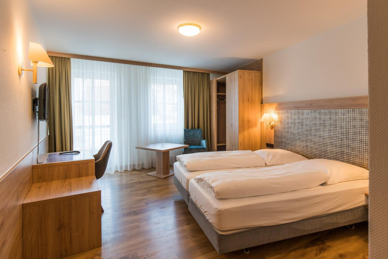 Bedroom 2, Hotel-Restaurant Heiligenstadter Hof, Bamberg