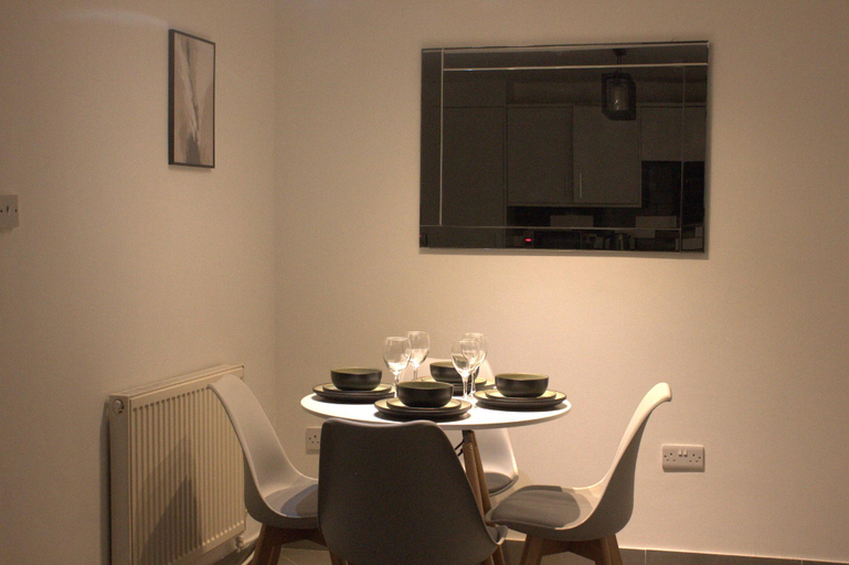 Others 3, Elegant Room in St Albans, Hertfordshire