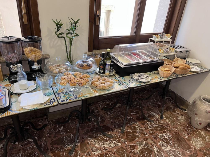 Food & Drinks 5, Villa Chiara Taormina, Messina