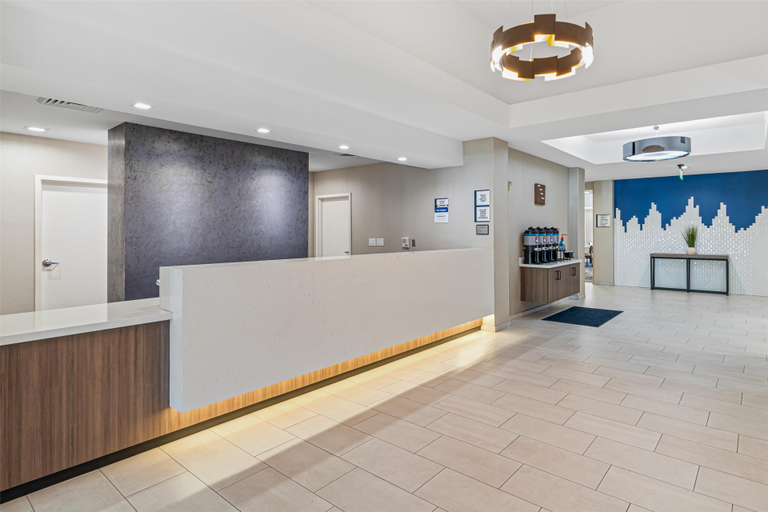 Public Area 2, Best Western Valencia/Six Flags Inn & Suites, Los Angeles