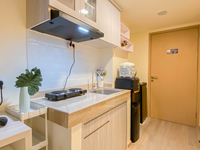 Others 2, Minimalist Warm Beige Studio at Meikarta Apartment By Travelio, Cikarang