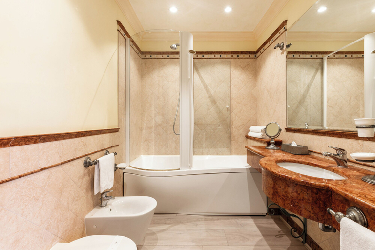 Bathroom 5, Hotel Villa Florida, Brescia