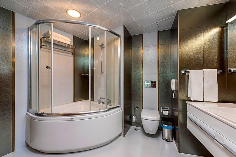 Bathroom 2, The Marilis Hill Resort Hotel & Spa , Alanya