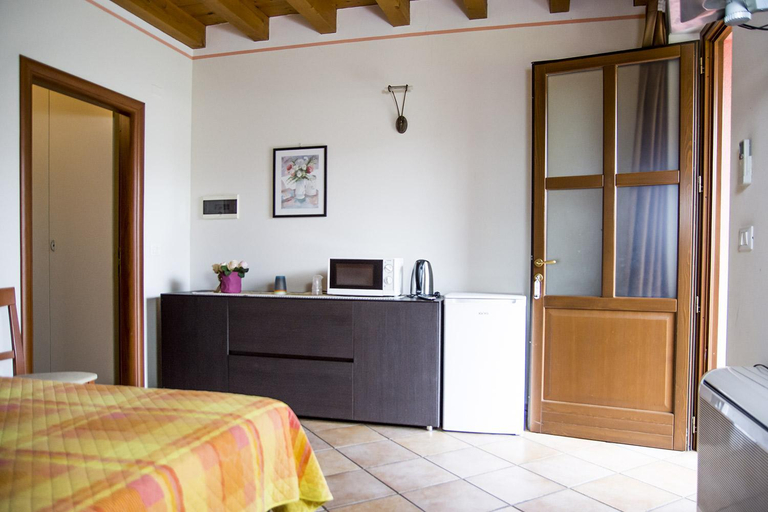 Bedroom 2, Agriturismo Lupo Bianco, Mantua