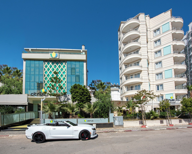 Exterior & Views