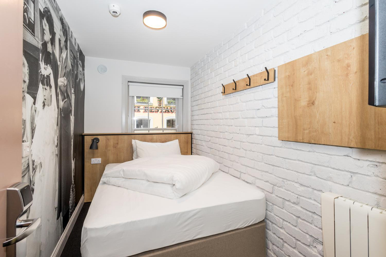 Bedroom 2, The Auld Dubliner, Dublin