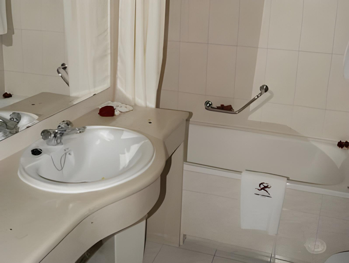 Bathroom 4, Comendador, Bombarral