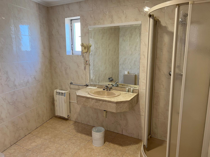 Bathroom 4, AP Hotel Madrid Airport, Madrid